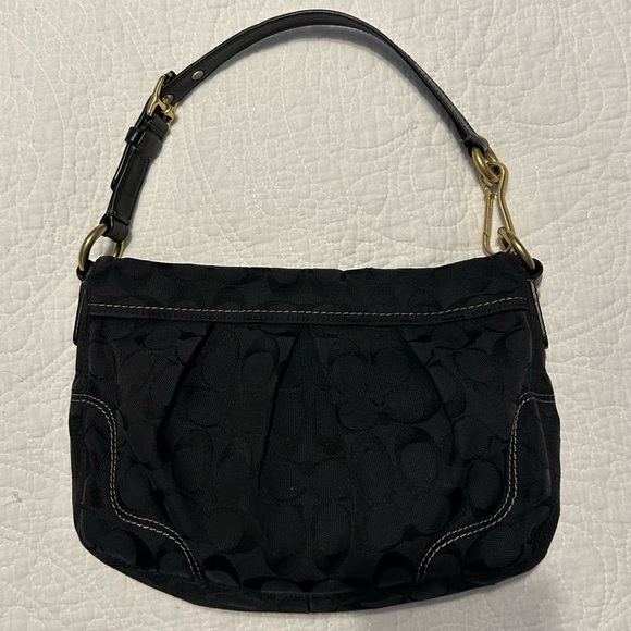 COACH PLEATED HAMPTONS SIGNATURE SHOULDER BAG - Picture 2 of 8